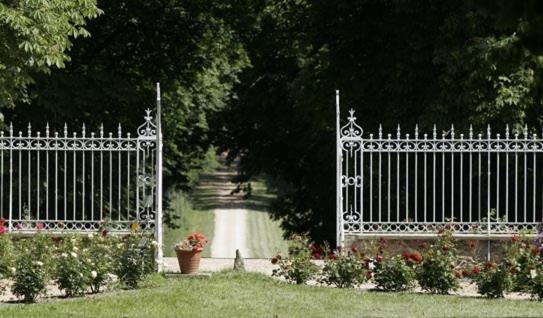 Chateau De Montbraye Parigne-l'Eveque Exterior photo